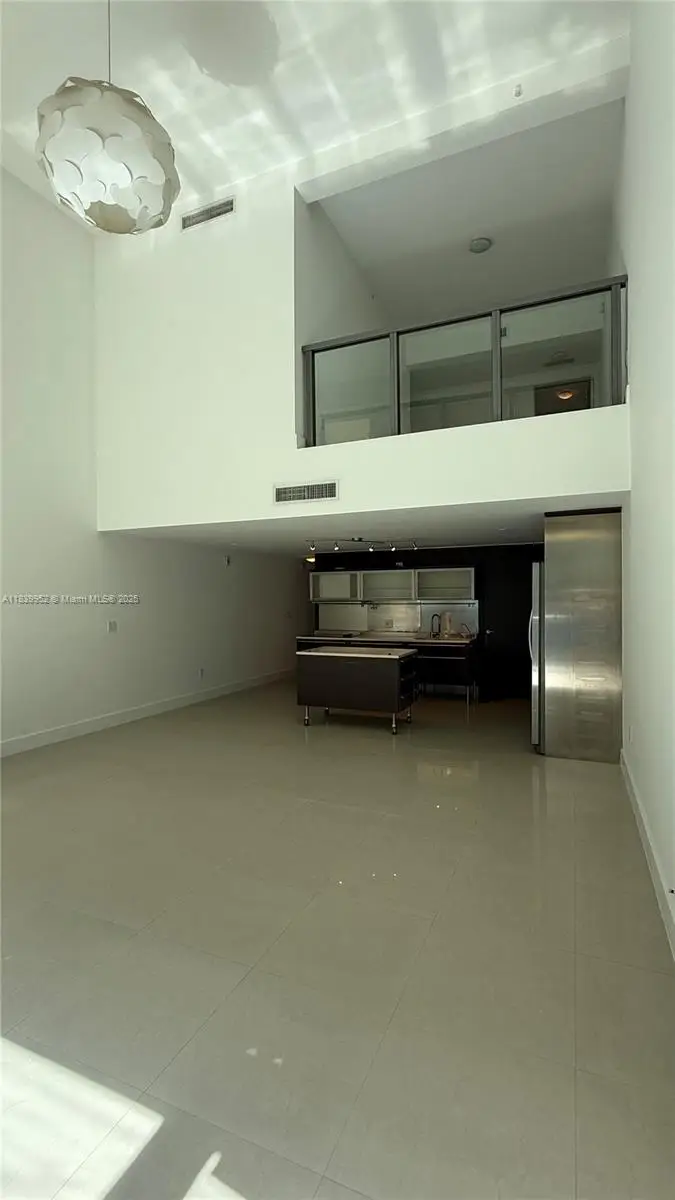 6000 Collins Ave #323, Miami Beach, FL 33140 - Image #3