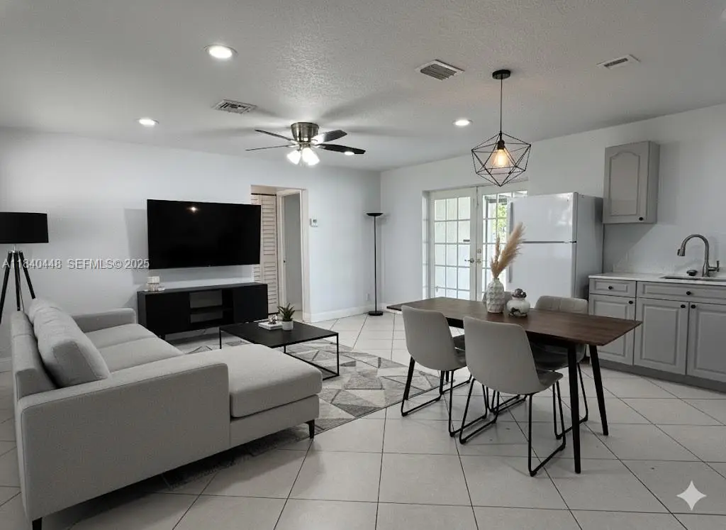 433 SW 28th Ave, Fort Lauderdale, FL 33312 - Image #1