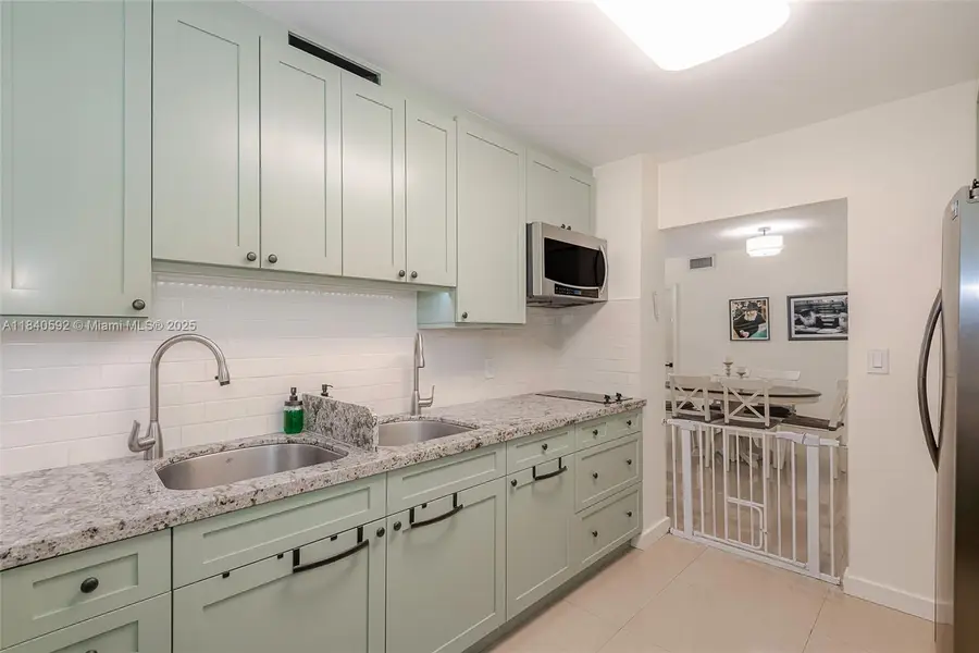 5750 Collins Ave #3J, Miami Beach, FL 33140 - Image #2