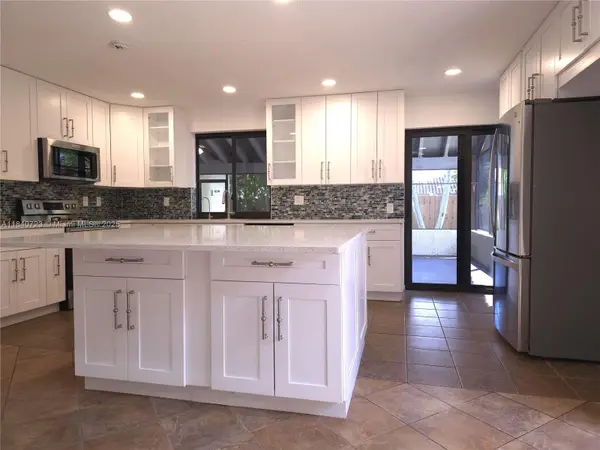 2159 Baton Rouge, Weston, FL 33326