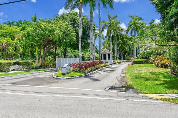 112 S Royal Park Dr #1C, Oakland Park, FL 33309