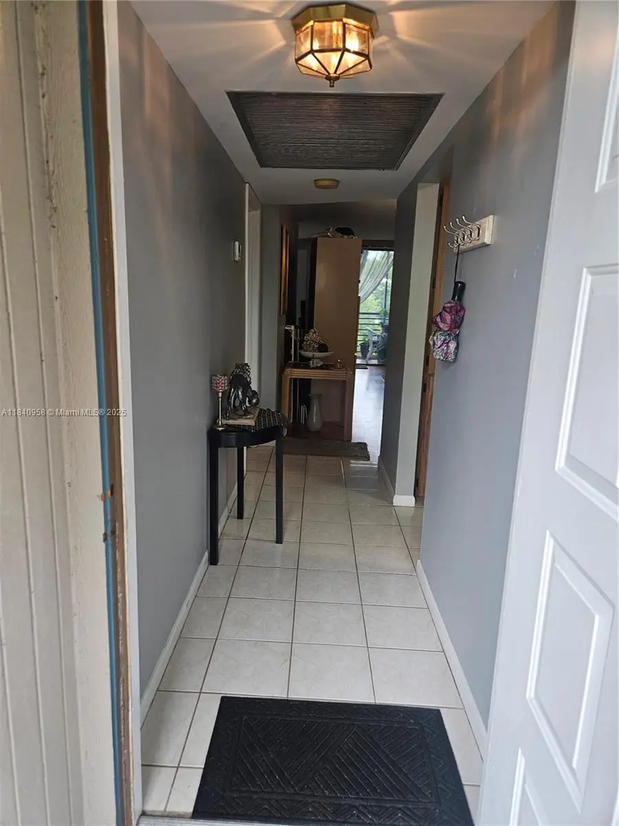 901 Colony Point Cir #408, Pembroke Pines, FL 33026 - Image #1