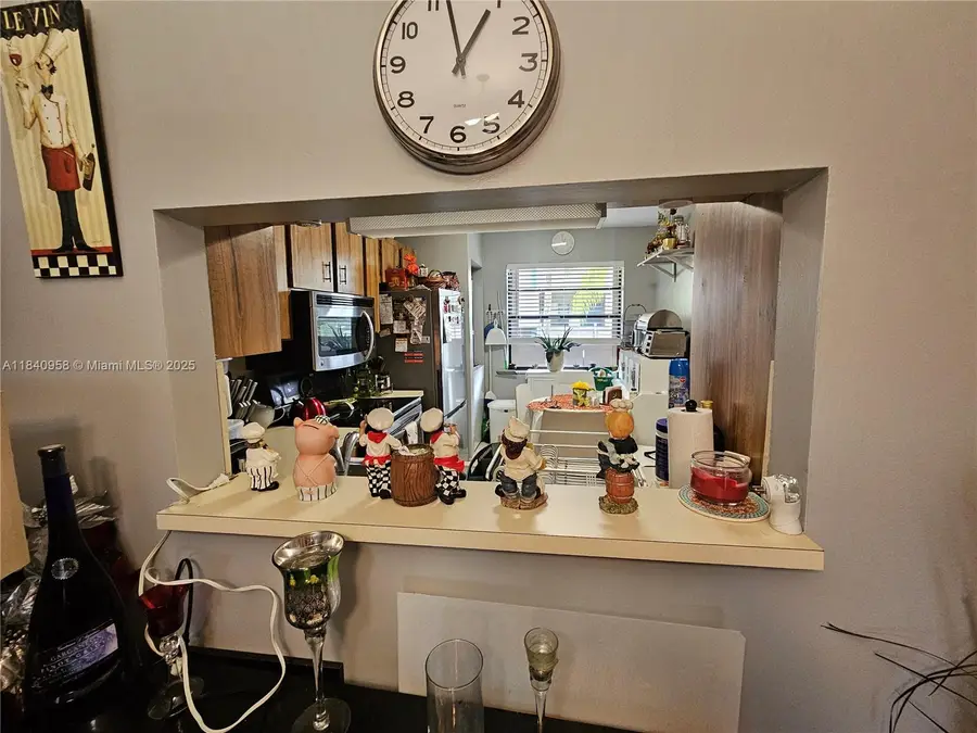 901 Colony Point Cir #408, Pembroke Pines, FL 33026 - Image #3