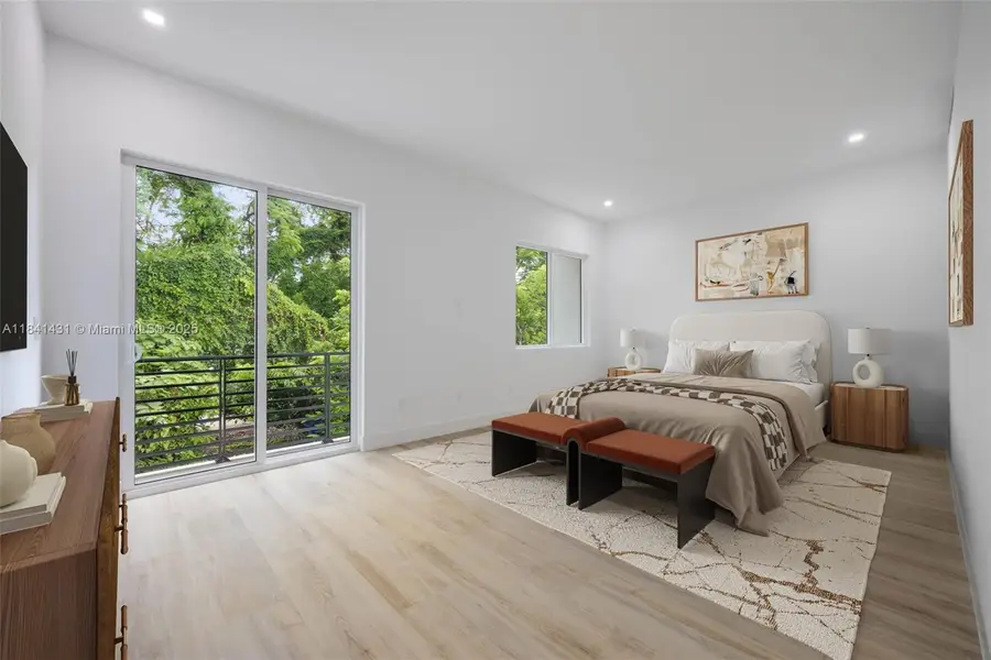 3162 Plaza St, Coconut Grove, FL 33133 - Image #2