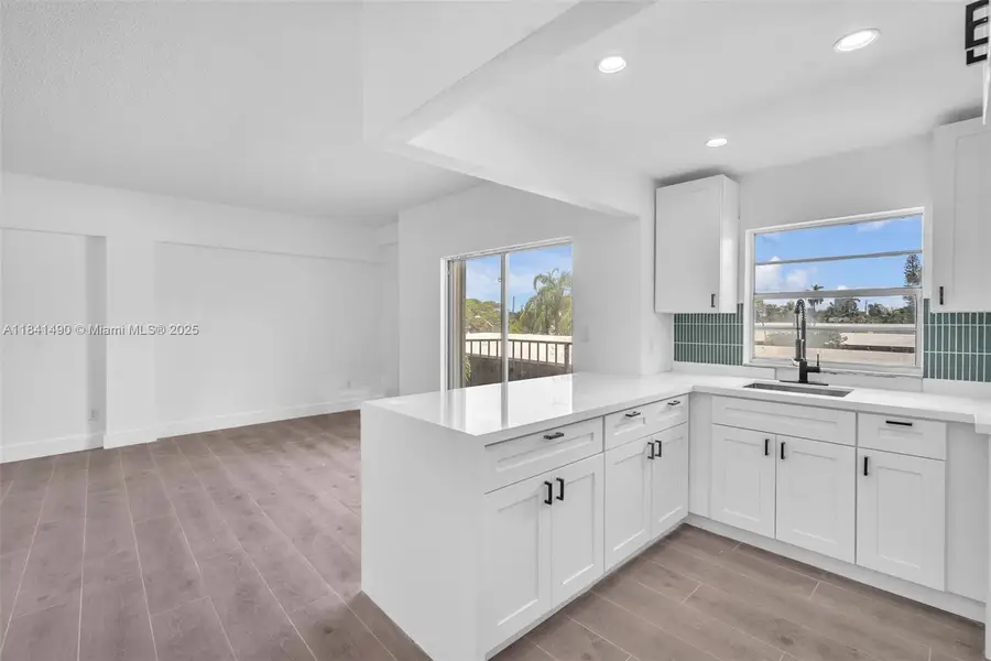 1960 Marseille Dr #304, Miami Beach, FL 33141 - Image #2