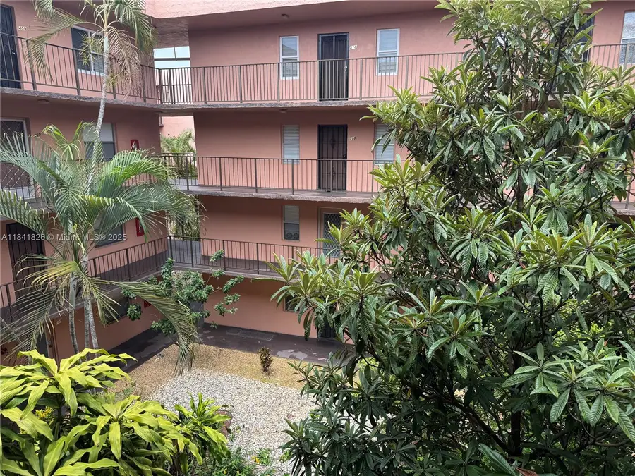 2841 Somerset Dr #312, Lauderdale Lakes, FL 33311 - Image #2