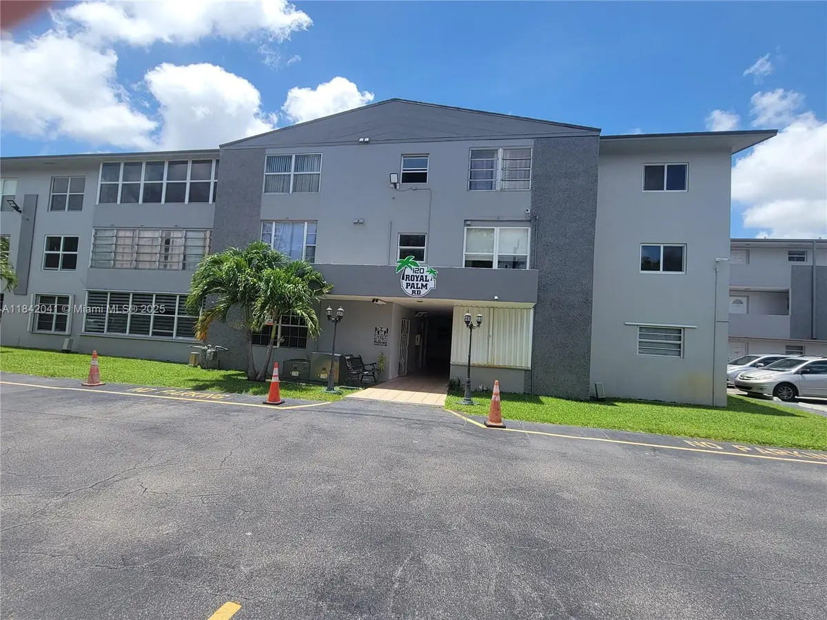 120 Royal Palm Rd #301, Hialeah Gardens, FL 33016 - Image #1