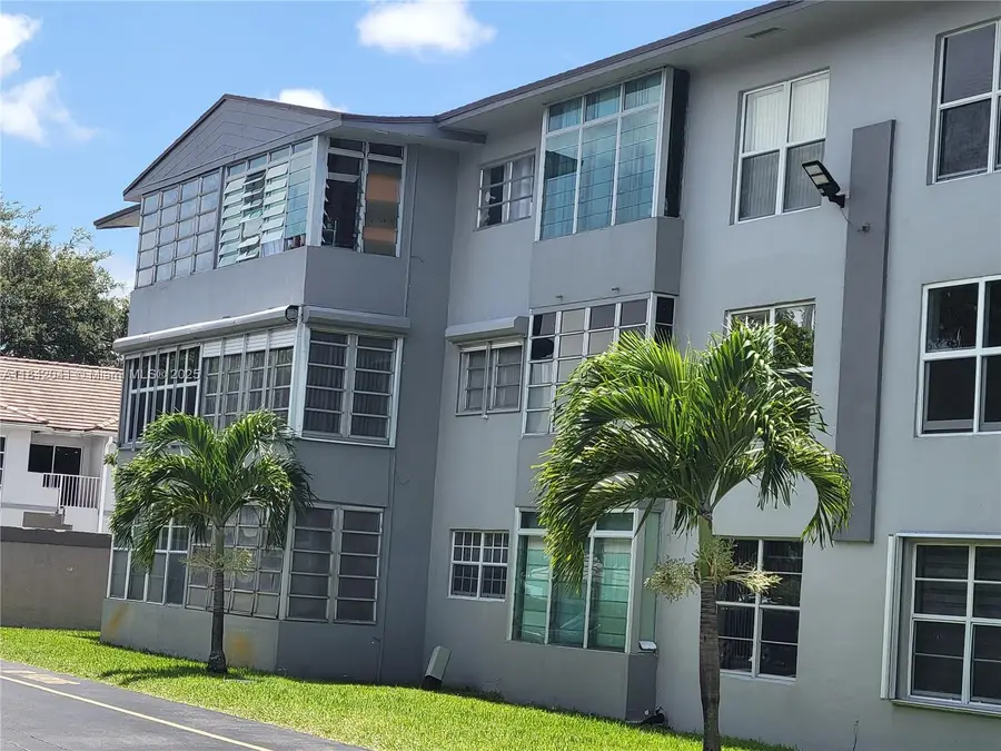 120 Royal Palm Rd #301, Hialeah Gardens, FL 33016 - Image #2