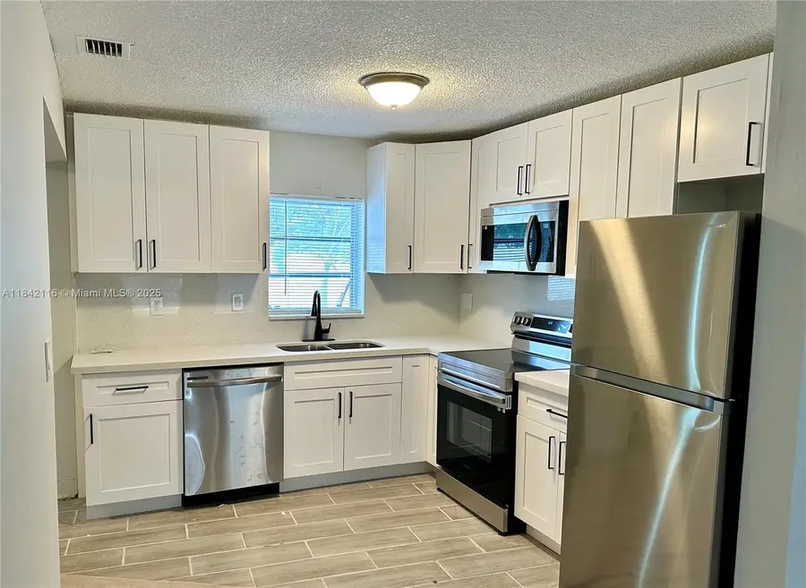 2600 NE 8th Ave, Pompano Beach, FL 33064 - Image #2