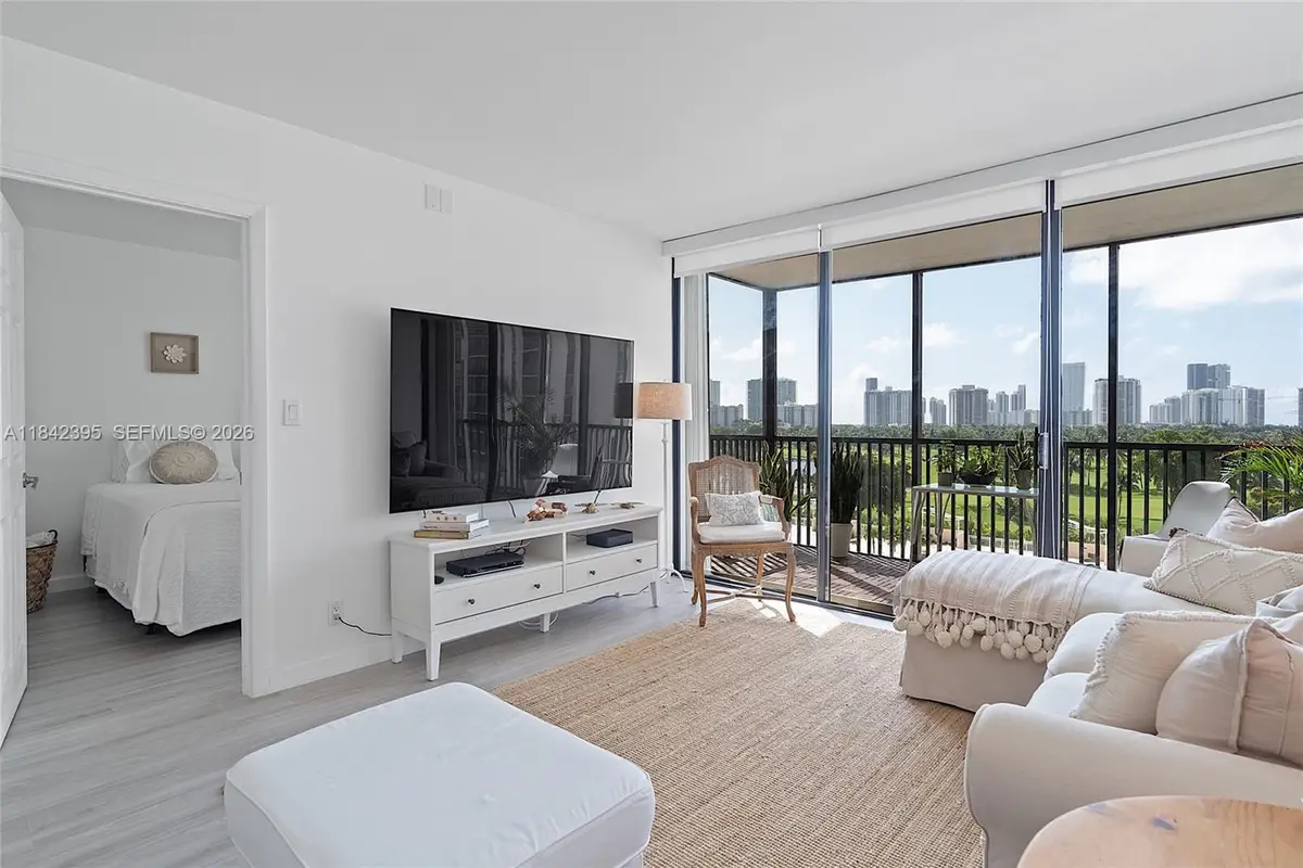 20301 W Country Club Dr #728, Aventura, FL 33180 - #1