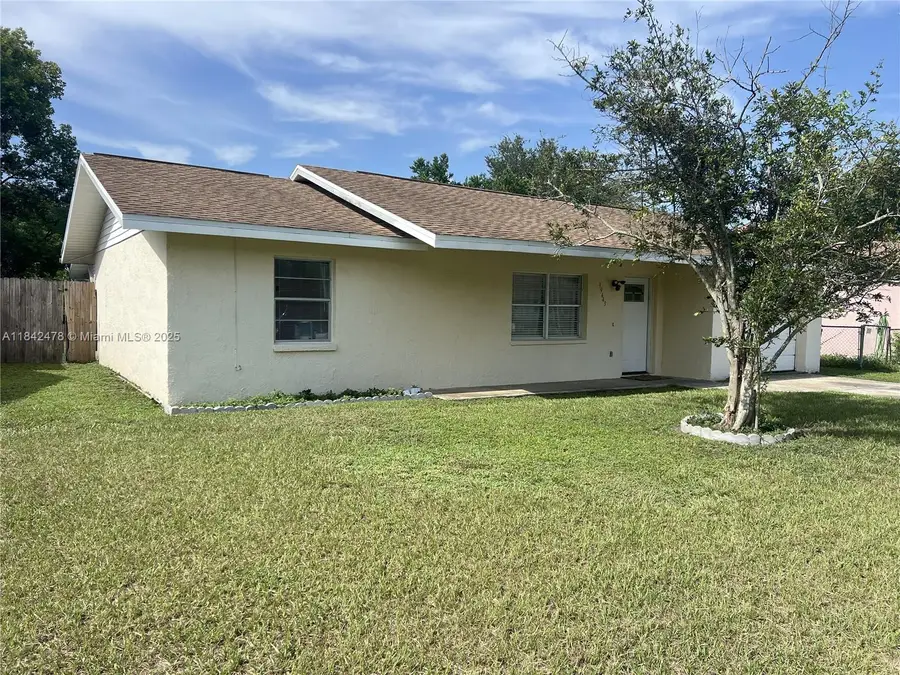 39443 8th Ave, Zephyrhills, FL 33542 - Image #2