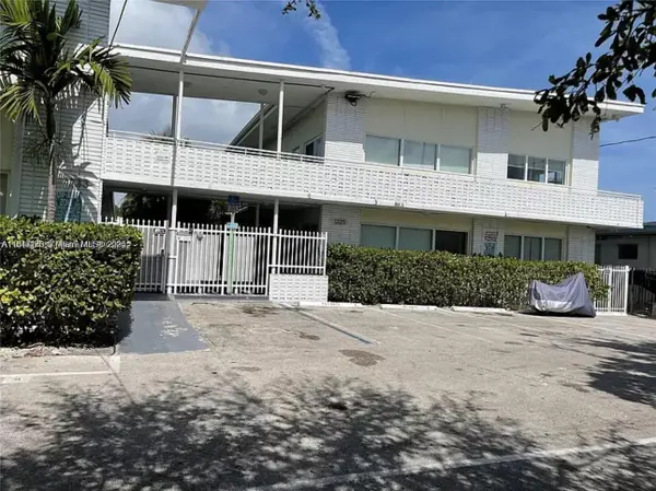 1225 Marseille Dr #18, Miami Beach, FL 33141