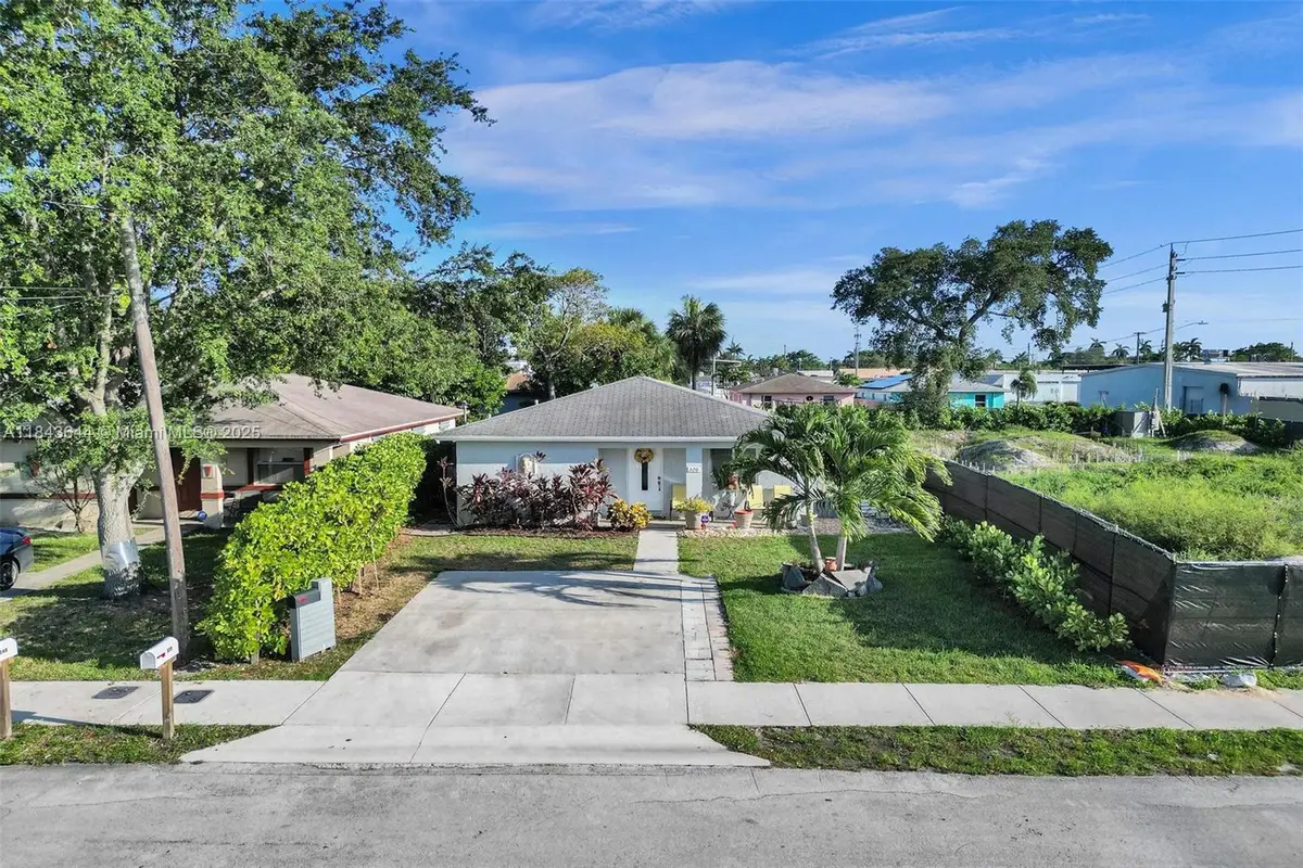 320 NE 33rd St, Oakland Park, FL 33334 - #1