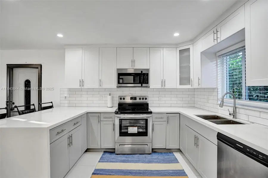 320 NE 33rd St, Oakland Park, FL 33334 - #3