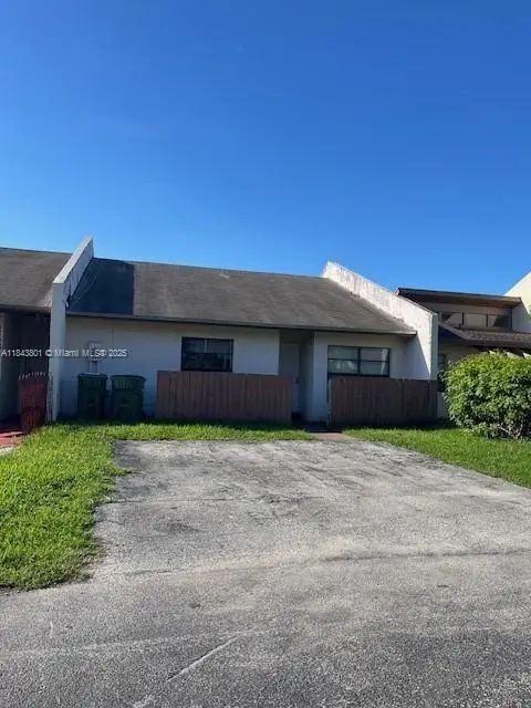 1459 Yellowthroat St, Homestead, FL 33035