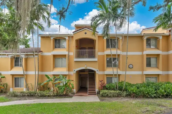 2321 NW 33rd St #215, Oakland Park, FL 33309