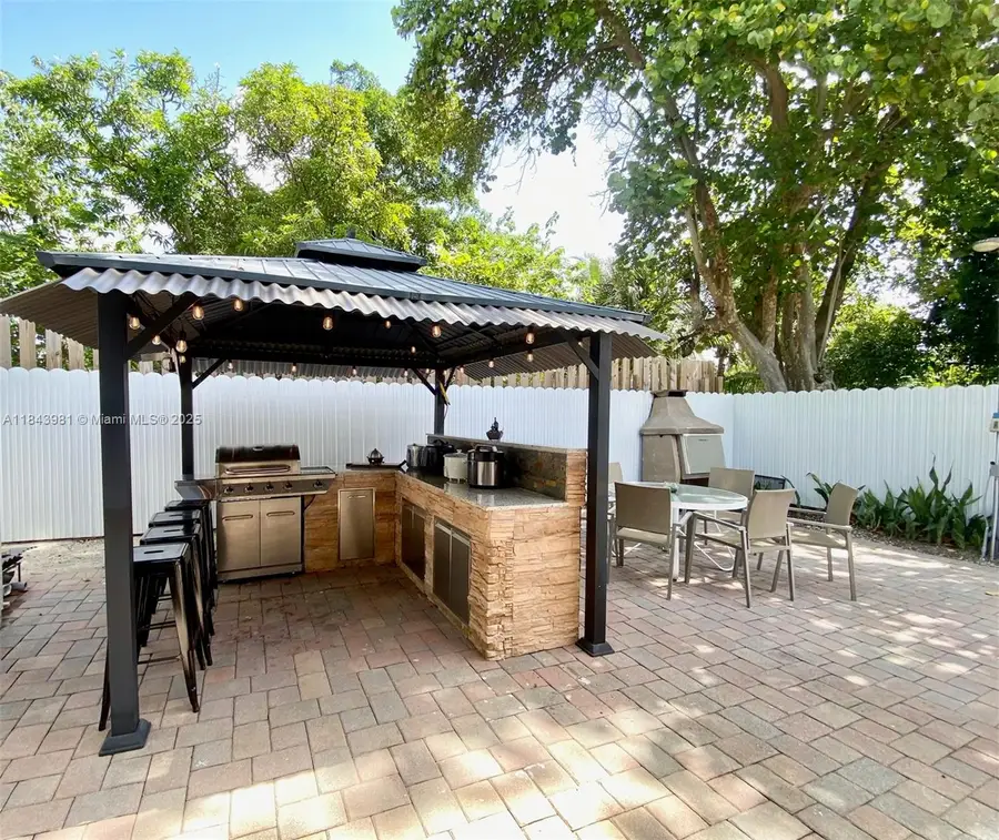 739 NW 112th St, Miami, FL 33168 - Image #3