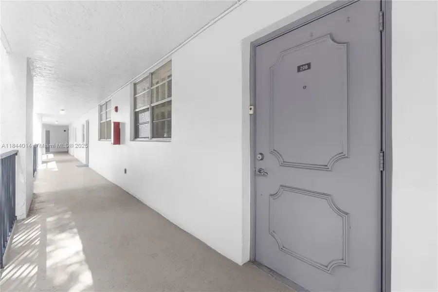 9410 Poinciana Pl #206, Davie, FL 33324 - Image #3