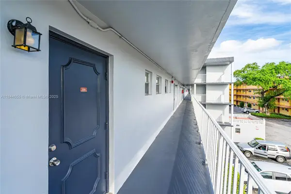 445 NE 195th St #330, Miami, FL 33179