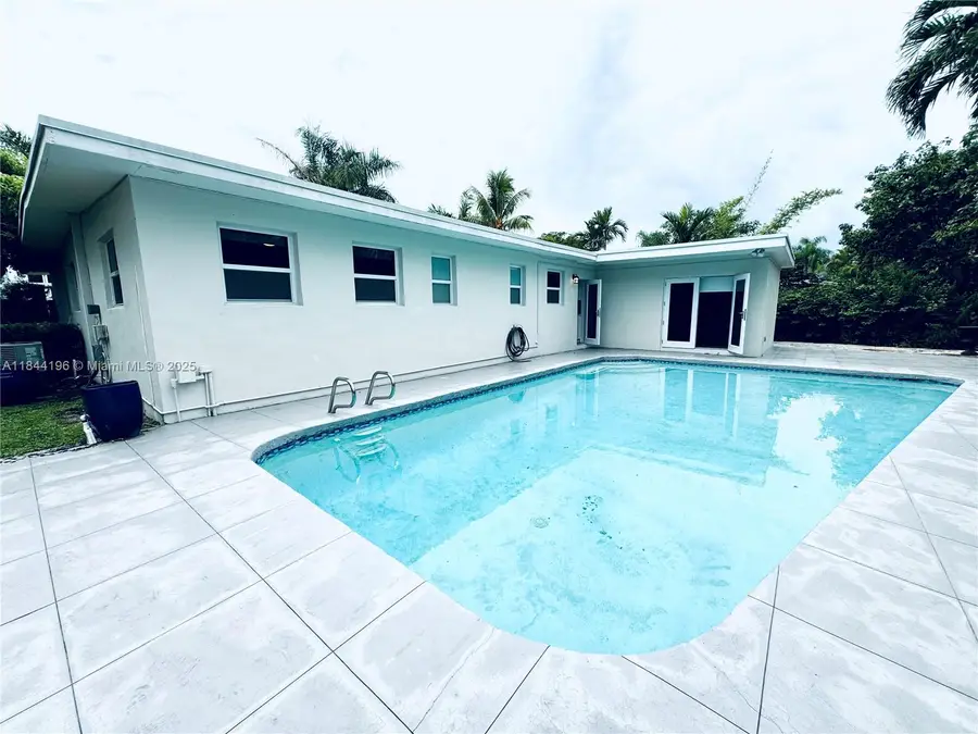2075 S Hibiscus Dr, North Miami, FL 33181 - Image #2