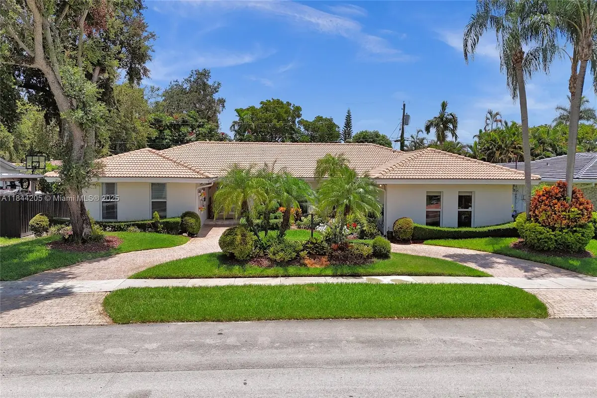 2210 NE 204th St, Miami, FL 33180 - #1