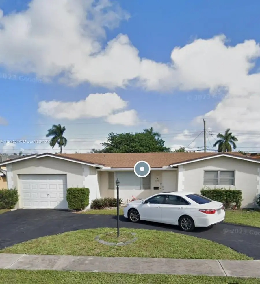 609 S Crescent Dr, Hollywood, FL 33021 - Image #2