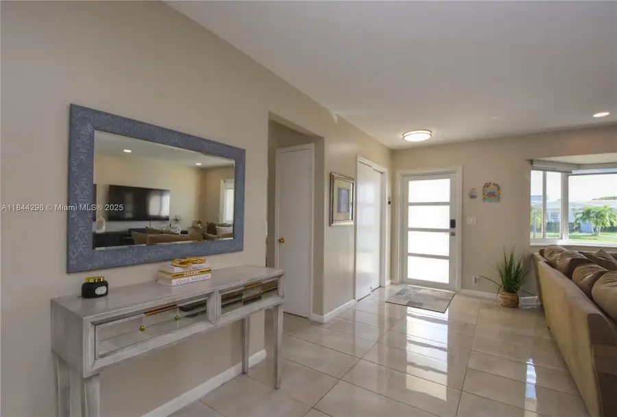 609 S Crescent Dr, Hollywood, FL 33021 - Image #3