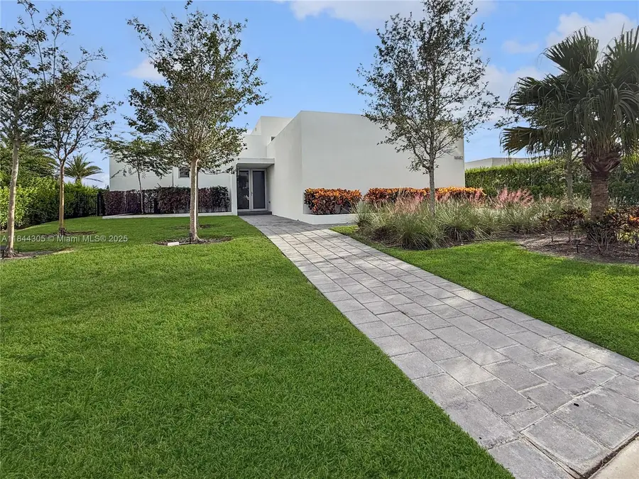 16582 S Botaniko Dr S, Weston, FL 33326 - #2