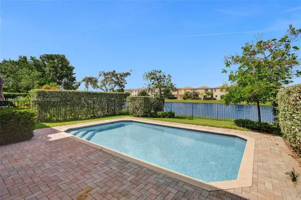 643 NE 191st Ter, Miami, FL 33179