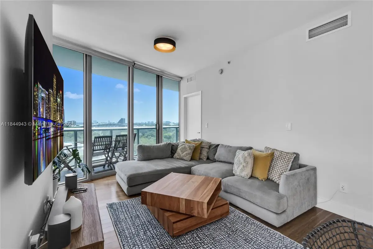 888 Biscayne Boulevard #812, Miami, FL 33132 - Image #1