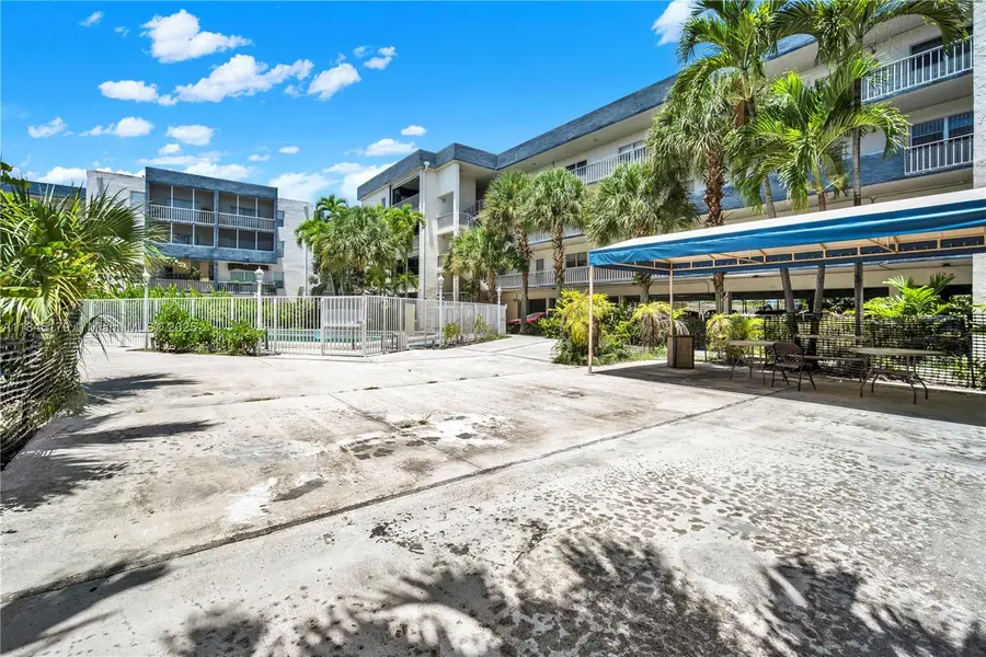 16750 NE 10th Ave #126, North Miami Beach, FL 33162 - Image #2