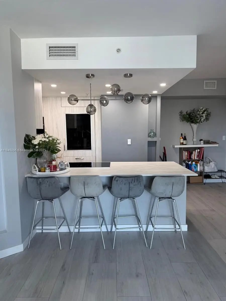 275 NE 18th St #1405, Miami, FL 33132 - Image #2