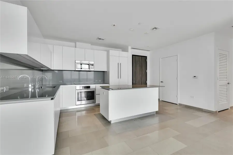 68 SE 6th St #4110, Miami, FL 33131 - #3