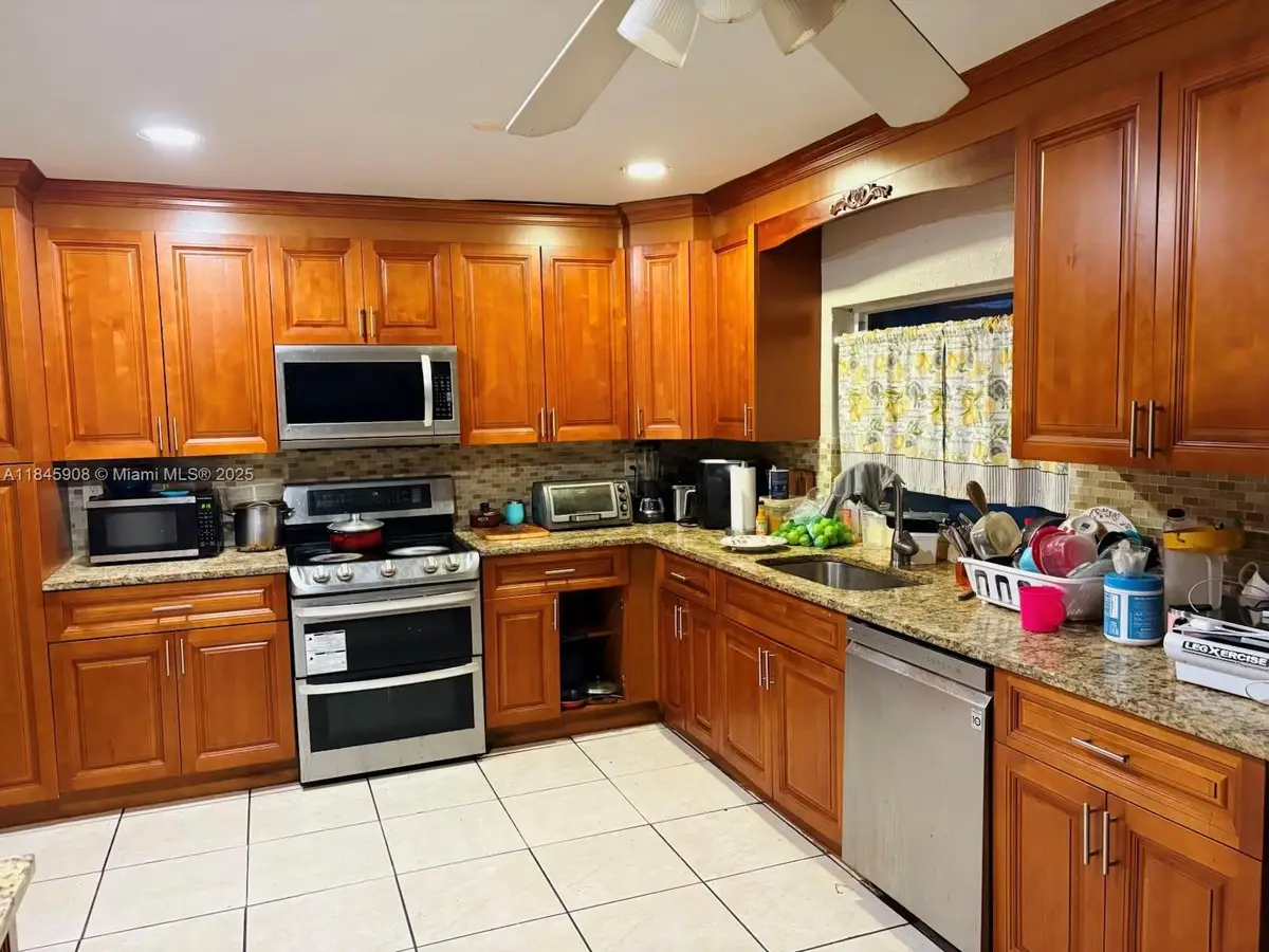 7040 NW 21st Ct, Sunrise, FL 33313 - #1