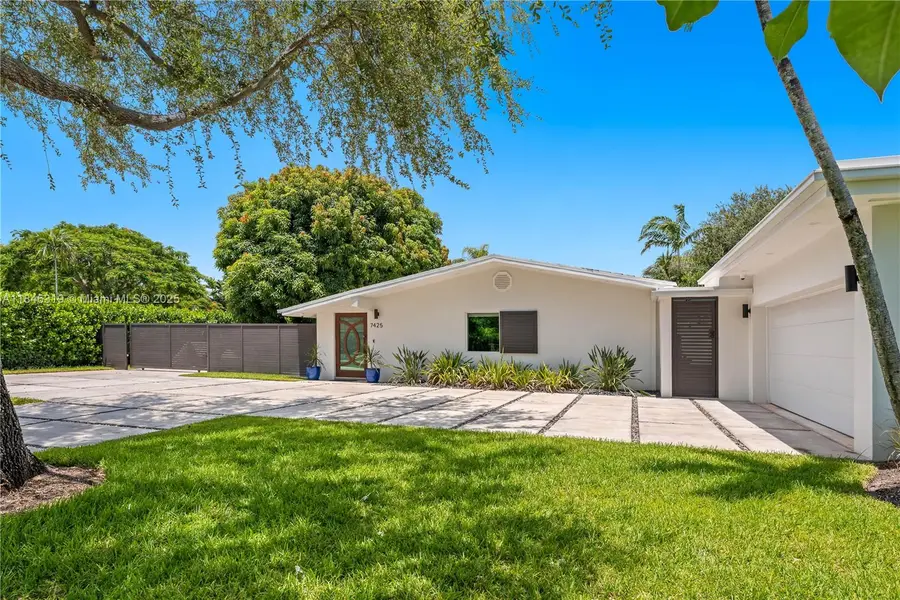 7425 SW 139th Ter, Palmetto Bay, FL 33158 - Image #2