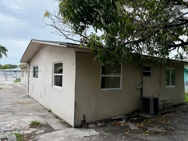 Address Withheld By Seller, Miami, FL 33142 - #3