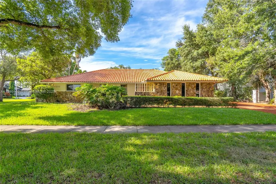 7210 W Troon Cir, Miami Lakes, FL 33014 - Image #2