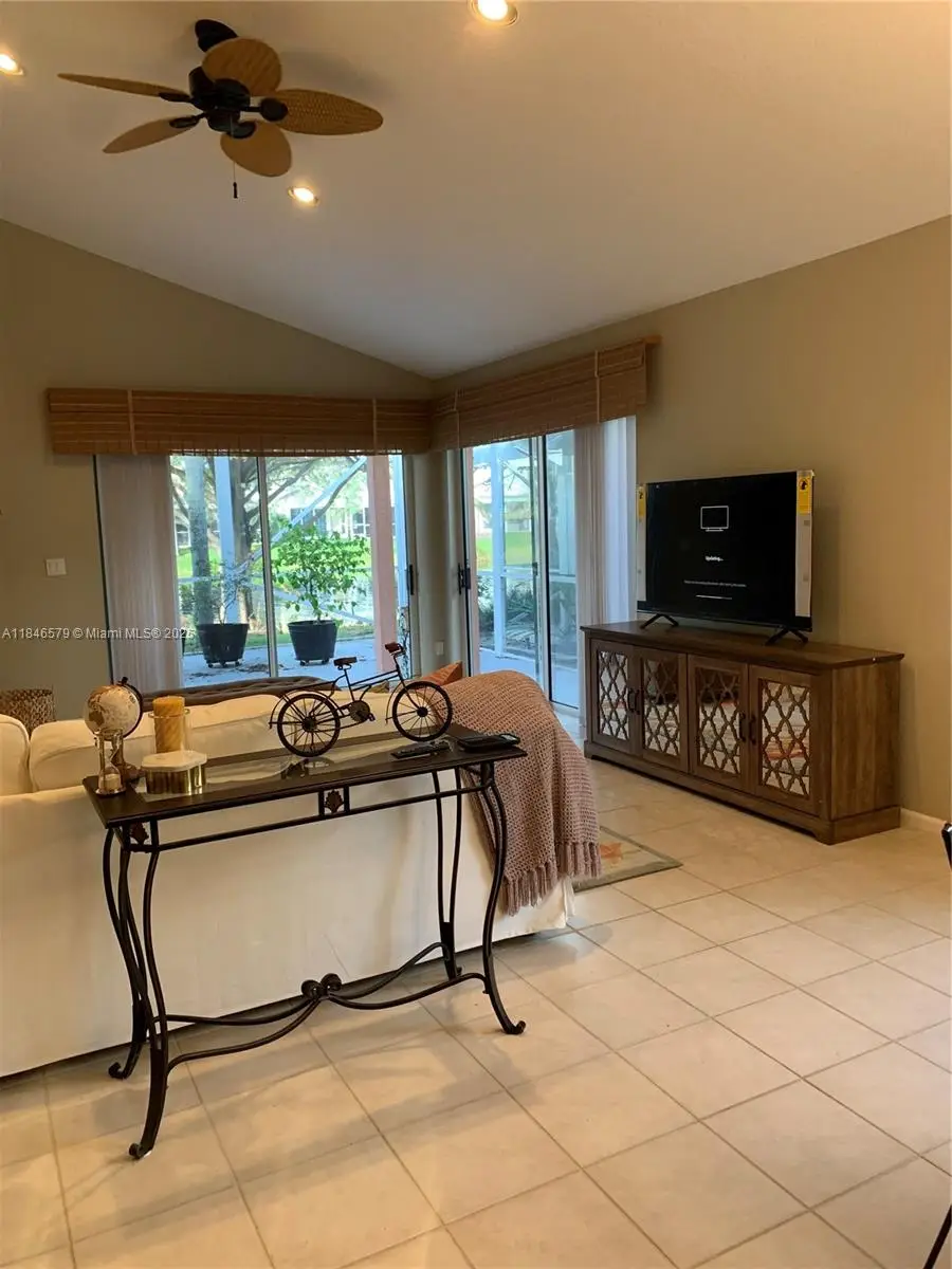 231 W Canterbury Dr W, Palm Beach Gardens, FL 33418 - Image #3