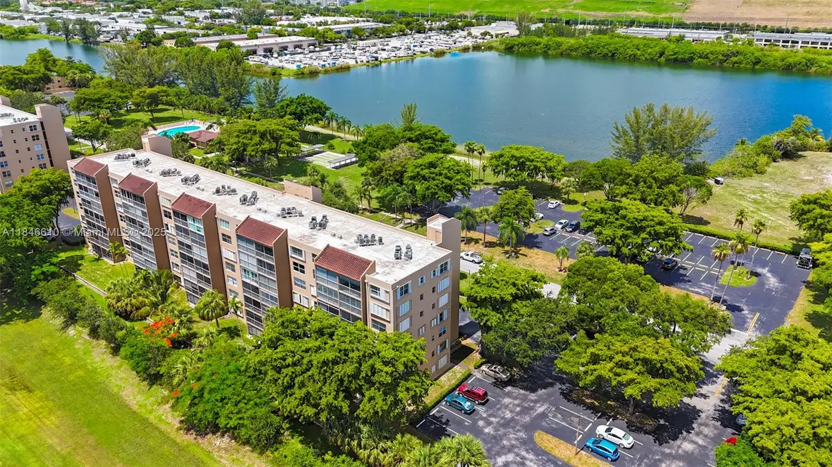 4570 NW 18th Ave #606, Deerfield Beach, FL 33064 - Image #1