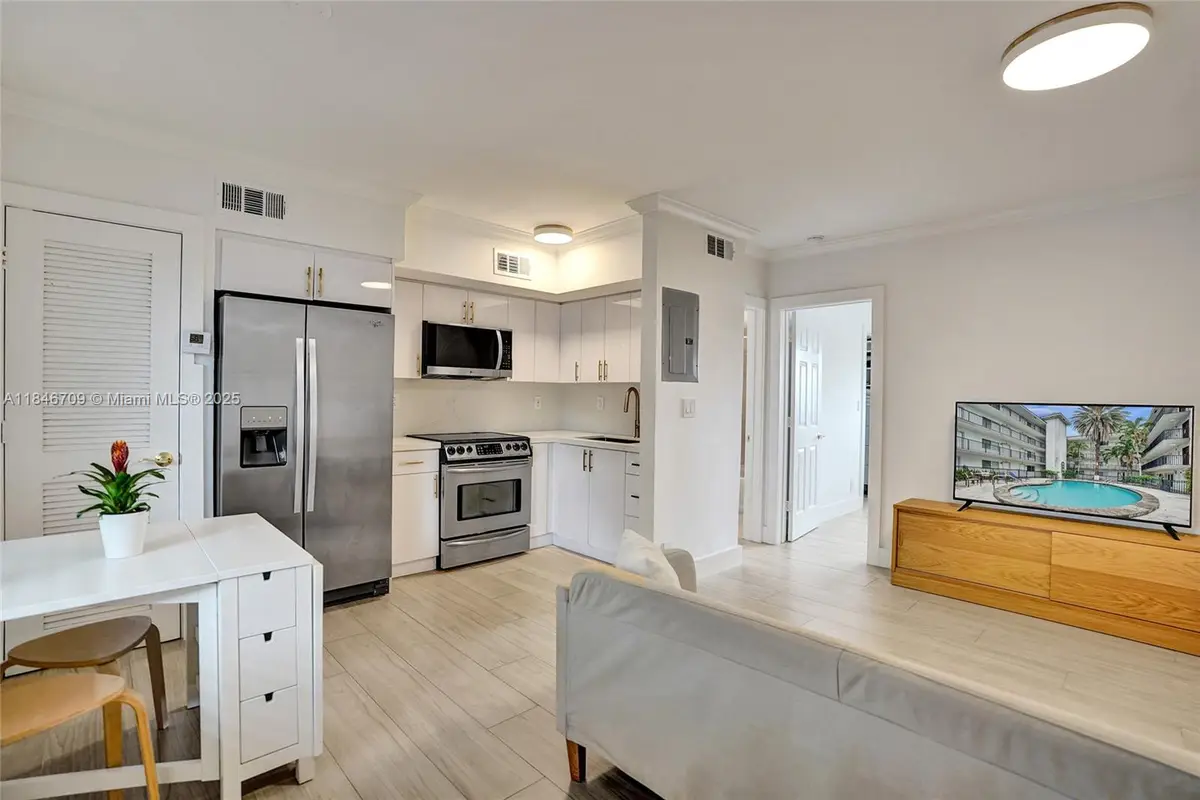 924 SE 2nd St #32, Fort Lauderdale, FL 33301 - Image #1