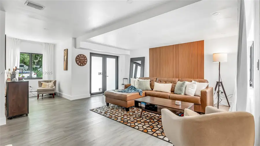 781 NE 162nd St, Miami, FL 33162 - Image #3