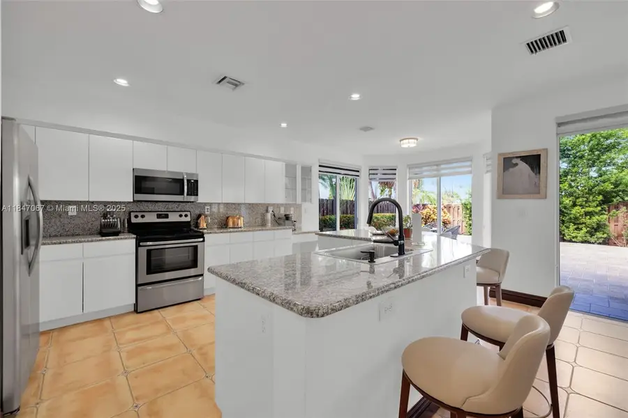 7301 NW 107th Pl, Doral, FL 33178 - Image #2