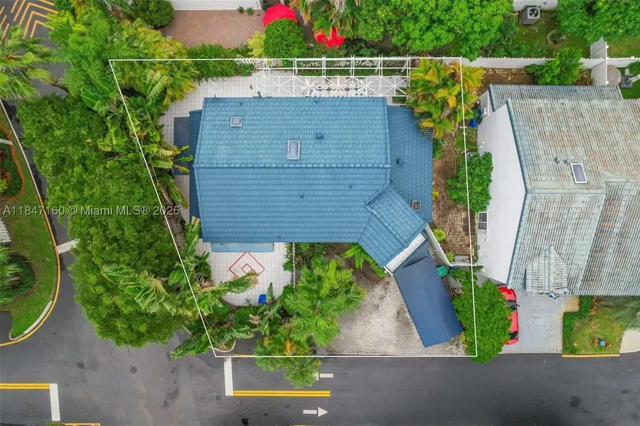 250 NE 212th St, Miami, FL 33179 - #3