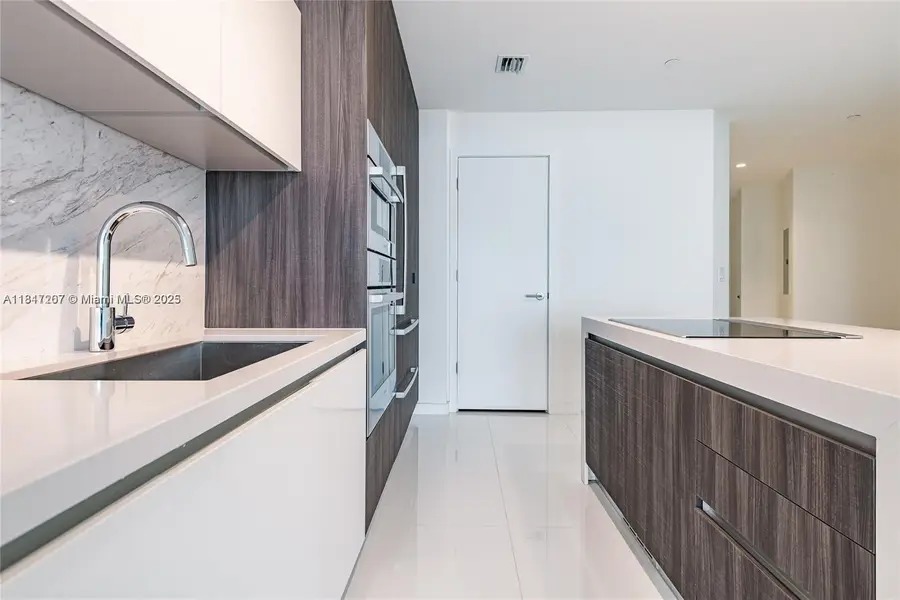 851 NE 1st Ave #2100, Miami, FL 33132 - Image #3