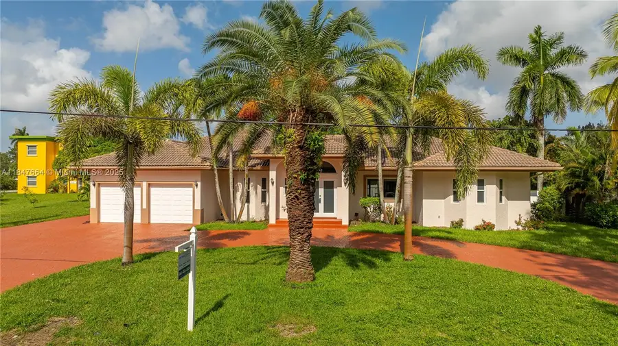 424 Bayberry Dr, Plantation, FL 33317 - Image #2