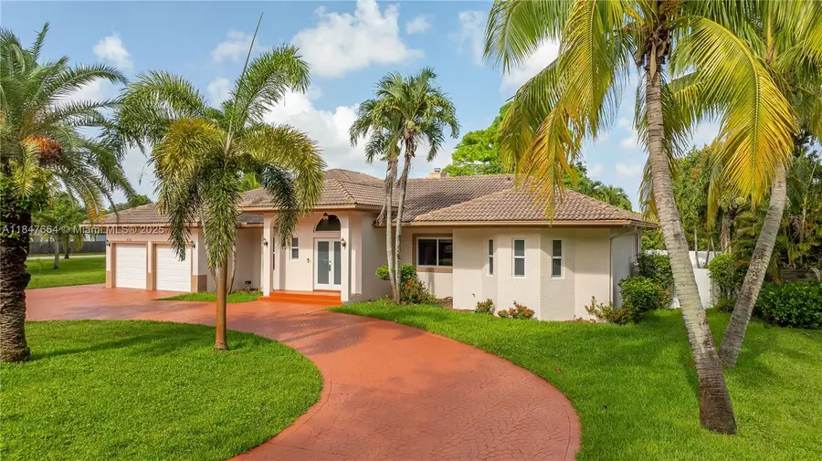 424 Bayberry Dr, Plantation, FL 33317 - Image #3