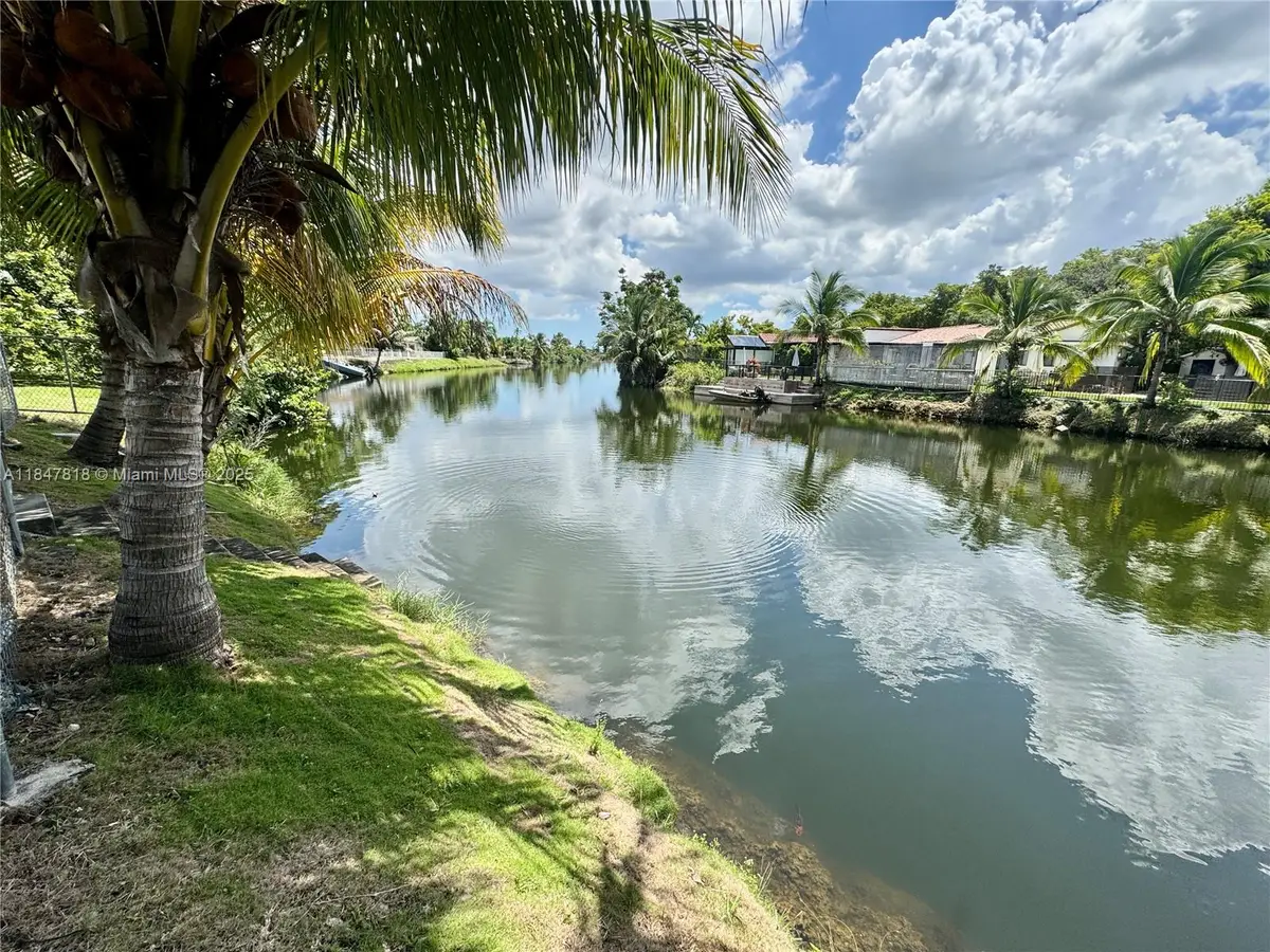 10450 SW 19th St, Miami, FL 33165 - Image #1