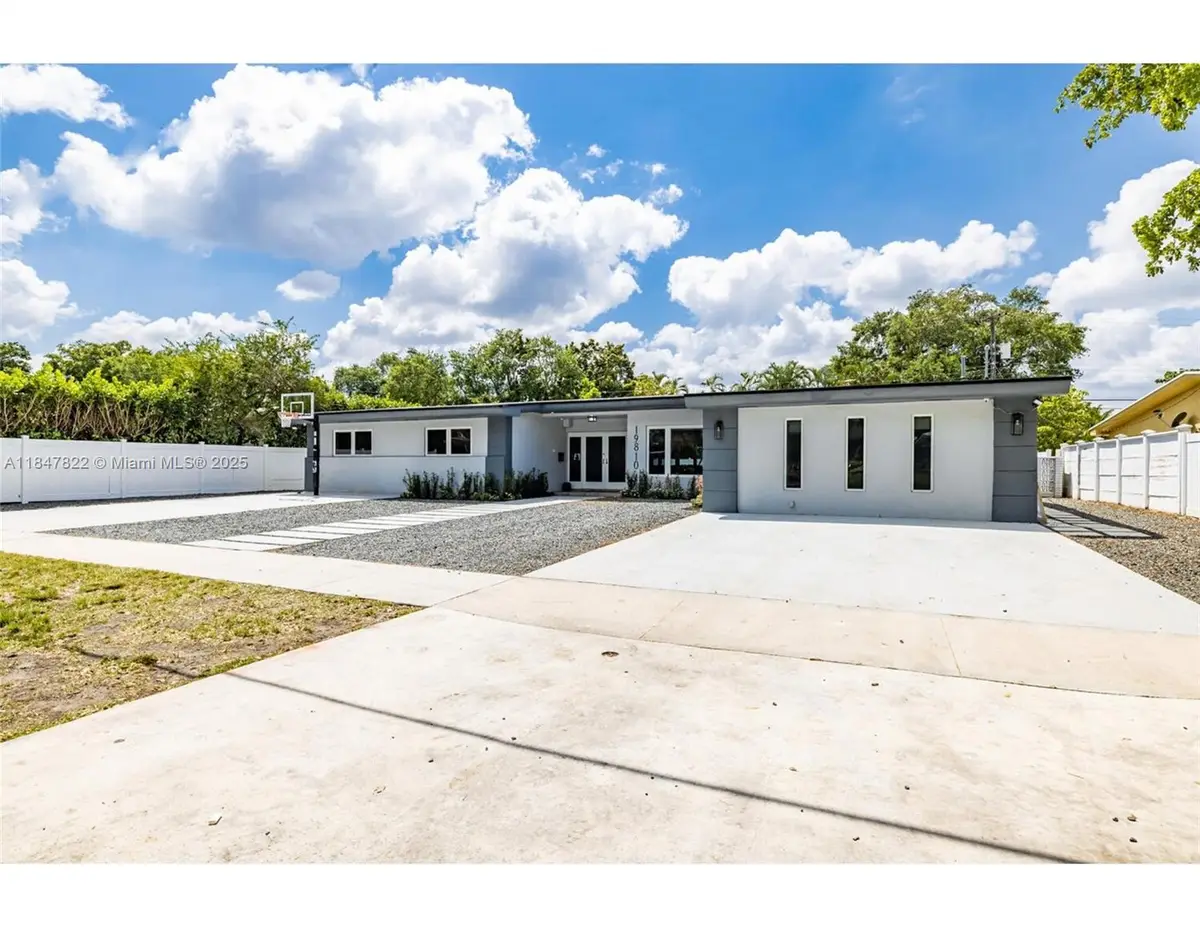 19810 NE 22nd Av, Miami, FL 33180 - Image #1