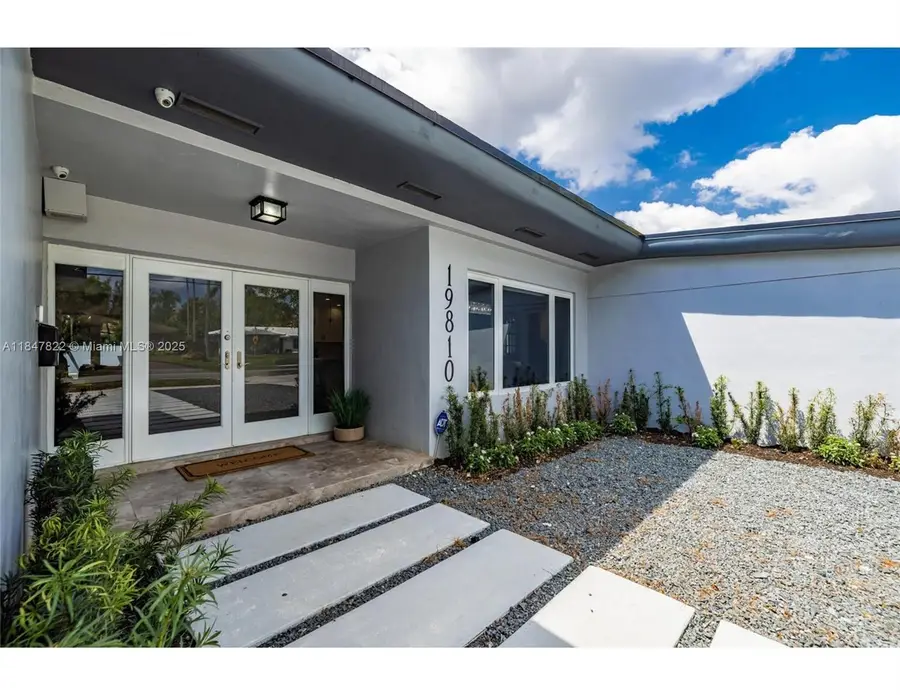 19810 NE 22nd Av, Miami, FL 33180 - Image #2