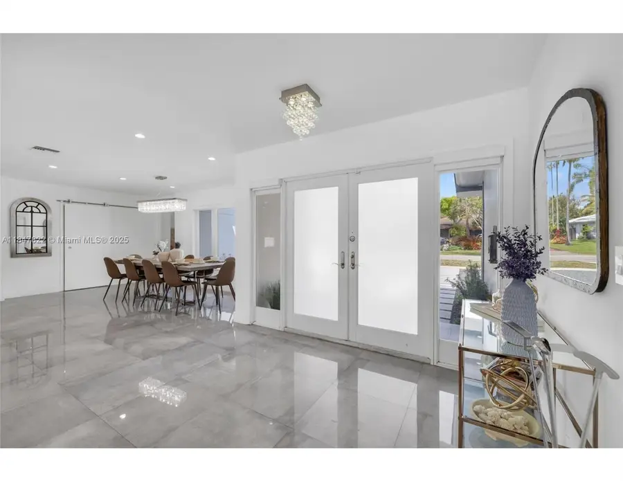 19810 NE 22nd Av, Miami, FL 33180 - Image #3